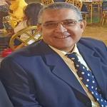 اخصائي طب الفم وجراحه الاسنان 