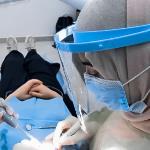 أخصائي اللثة طب الاسنان 