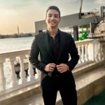 أخصائي الحشوات التجميلية والتركيبات الثابتة والمتحركة