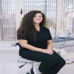 أخصائي طب الفم والأسنان