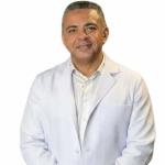 استشاري طب و جراحة العيون 