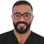 اخصائي طب الفم و الأسنان