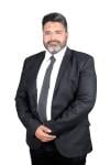 استاذ دكتور و استشارى اول الباطنه و الكلى و السكر كلية طب قصر العينى. 