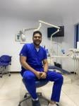 أخصائي طب وجراحه الفم و الاسنان