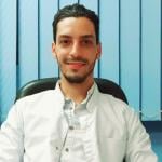 استشاري و حاصل على الزمالة المصرية في طب وجراحة العيون وجراحات المياه البيضاء وتصحيح الإبصار بالليزر