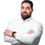 أخصائي طب الاسنان و علاج الجذور 