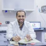 أخصائي طب الفم والأسنان