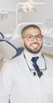 اخصائي طب و جراحة الفم و تجميل الاسنان 