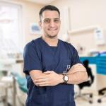 أخصائي تقويم الأسنان