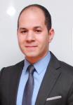 إستشاري و دكتوراه طب و جراحة العين و تصحيح الابصار بالليزر، 
عضو الجمعية الأمريكية لجراحات القرنية و المياه البيضاء