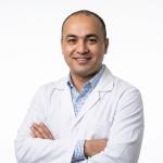استشاري جراحة المخ و الاعصاب و العمود الفقري