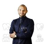 اخصائي زراعة و تجميل الأسنان