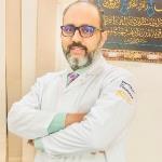 مدرس و استشارى و جراحه المخ و الاعصاب بكليه الطب 