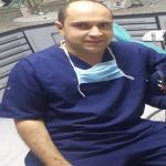 اخصائي طب الفم و الاسنان 