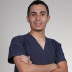 أخصائي علاج جذور وعصب الأسنان
