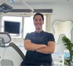 اخصائي طب الفم و تجميل الاسنان