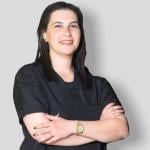 استشاري طب الفم و زراعة و تركيبات الاسنان .
