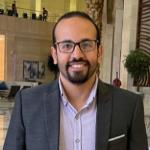 أخصائي أمراض المخ والأعصاب والعمود الفقري