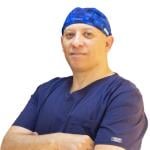 استشارى جراحة المخ و الاعصاب و العمود الفقرى كلية الطب جامعة القاهرة  بالقصر العينى