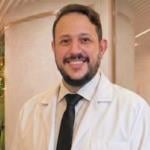 أخصائي طب الأسنان 