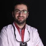 اخصائي علاج الجذور والتركيبات الثابته اخصائي علاج الجذور والتركيبات الثابته
