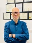 استشاري الغدد صماء و سكر و الباطنه و والتمثيل الغذائي- جامعة مينيسوتا في الولايات المتحدة الأمريكية. استشاري الغدد صماء و سكر و الباطنه و والتمثيل الغذائي- جامعة مينيسوتا في الولايات المتحدة الأمريكية.