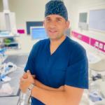 أخصائي الحشوات العلاجية و التجميلية و الزرعة و التركيبات