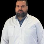 اخصائى طب و جراحه الاسنان.