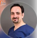 أخصائي تجميل وزراعة أسنان