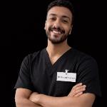 اخصائي طب الاسنان 