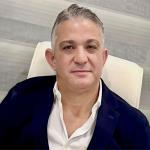 استاذ جراحة التجميل و الحروق -كلية طب القصر العيني جامعة القاهرة استاذ جراحة التجميل و الحروق -كلية طب القصر العيني جامعة القاهرة