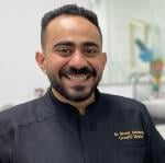 أخصائى طب الفم و تجميل الأسنان 