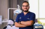 أخصائي طب الفم و تجميل و زراعة و حشو الأسنان أخصائي طب الفم و تجميل و زراعة و حشو الأسنان