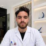 أخصائي تركيبات و زراعة و تجميل الاسنان 