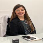 أخصائية الأمراض الجلدية والتناسلية