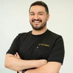أخصائي علاج الجذور  والتركيبات وزراعة الأسنان