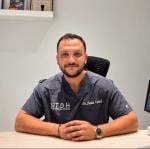 اخصائي طب و جراحة الفم و الاسنان
