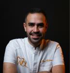 اخصائي طب الفم و جراحة و زراعة و تجميل الأسنان
