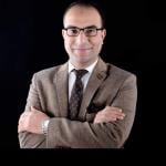 استشاري أمراض الروماتيزم وأمراض العظام والعمود الفقري والمناعة. 