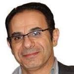 كاستشاري في جراحة العظام والكسور في مستشفيات سانت هيلينز ونوسلي التعليمية في ليفربول ، المملكة المتحدة.