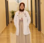 اخصائيه التجميل والجلدية
