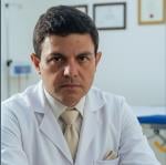 احجز الان مع محمد وحيد استشاري جراحة المخ و الاعصاب و العمود الفقري في مصر الجديدة استشاري جراحة المخ و الاعصاب و العمود الفقري