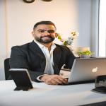 Consultant in oral medicine, dental implantology, and cosmetic dentistry/holder of a fellowship specializing in fixed prosthodontics and veneers. Consultant in oral medicine, dental implantology, and cosmetic dentistry/holder of a fellowship specializing in fixed prosthodontics and veneers.