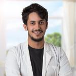 اخصائي طب الاسنان 