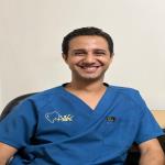 أخصائي طب و جراحة الفم و تجميل الاسنان