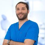 أخصائي اسنان 