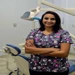 اخصائي علاج و تجميل الأسنان-زميل كلية الجراحين الملكية بانجلترا.